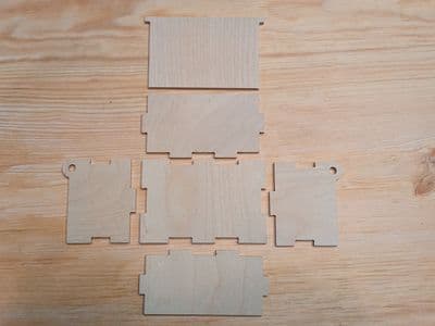 Holzkiste mit Klappdeckel