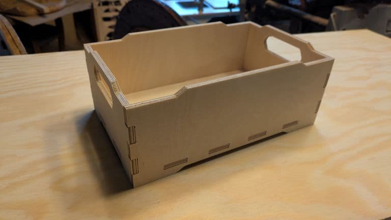Stapelbare Box aus Holz