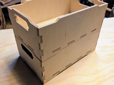 Stapelbare Box aus Holz